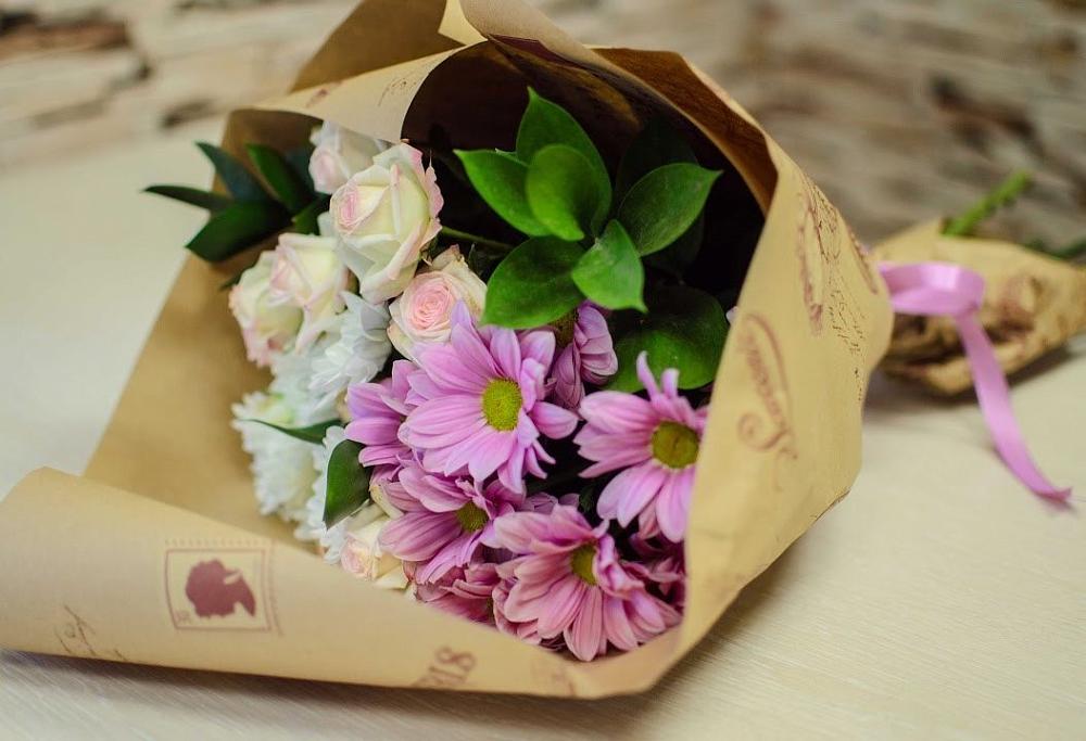 Букет цветов из: Розы и Хризантемы в Стройкерамика