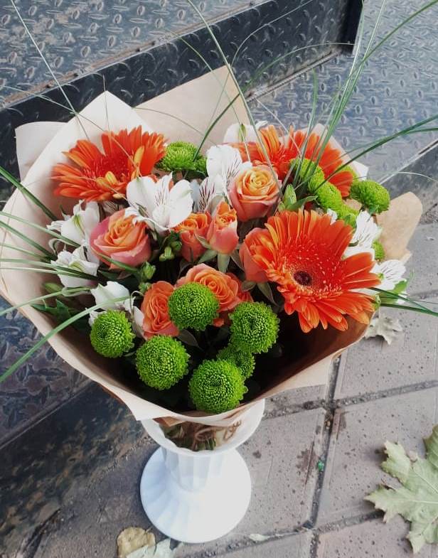 Букет цветов из: Герберы, Хризантемы, Альстромерии и Розы в Стройкерамика