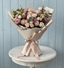 Букет цветов из:  Розы и Лизиантусы в Стройкерамика