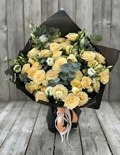 Букет цветов из:  Розы и Лизиантусы в Стройкерамика