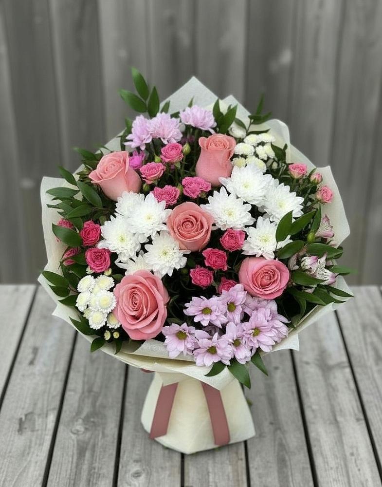 Букет цветов из: Альстромерии, Гвоздики, Розы и Хризантемы в Стройкерамика