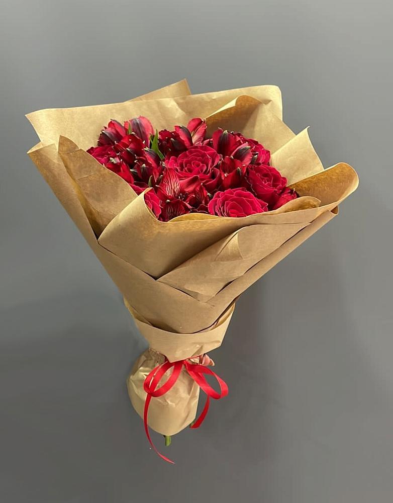 Букет цветов из: Альстромерии и Розы в Стройкерамика