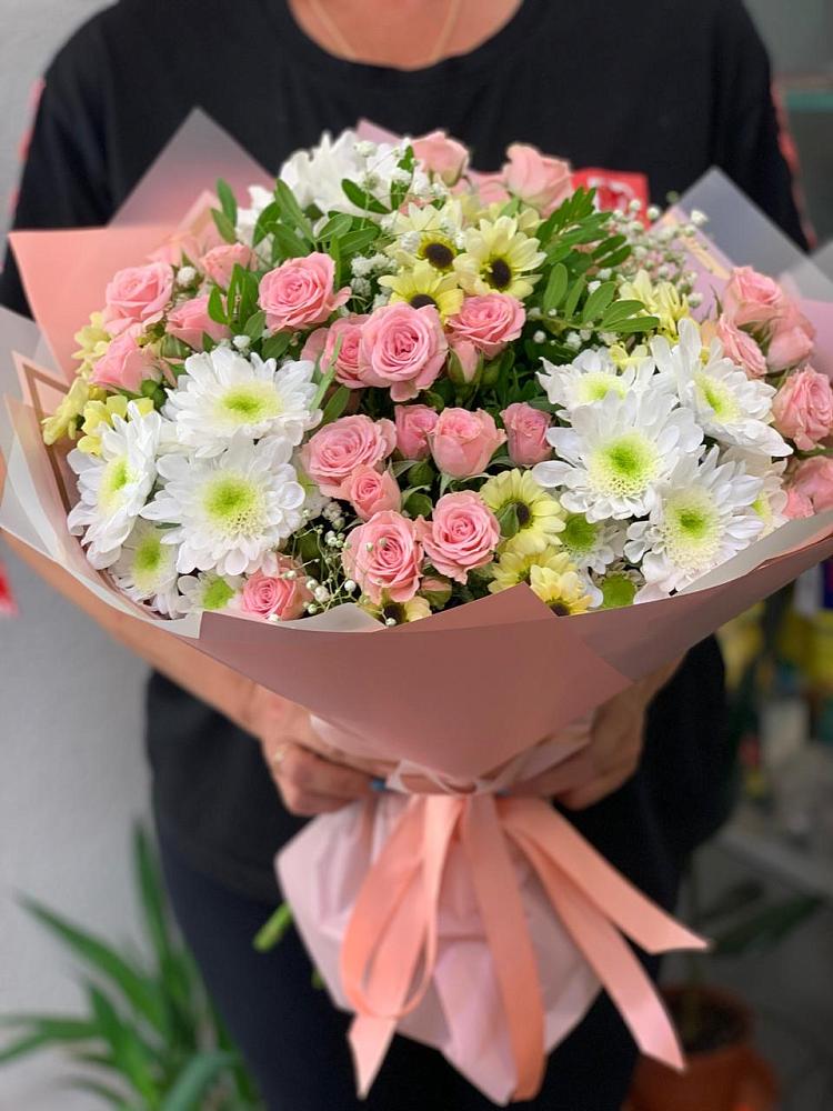 Букет цветов из: Розы и Хризантемы в Стройкерамика