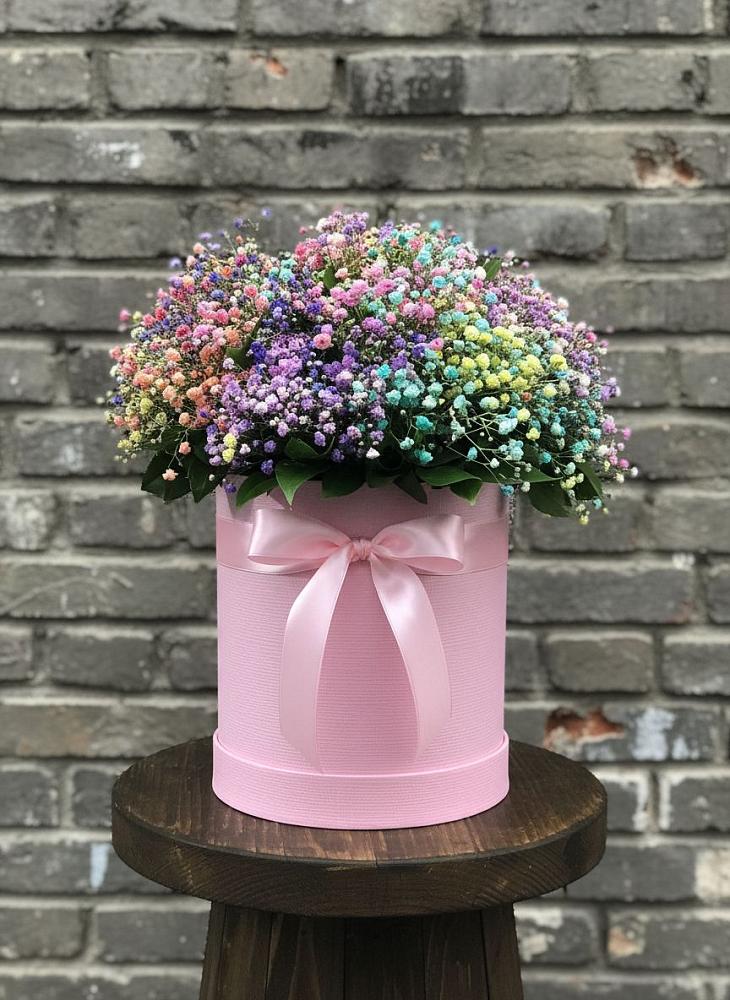 Цветочная композиция из Гипсофила и Розы в шляпной коробке в Стройкерамика