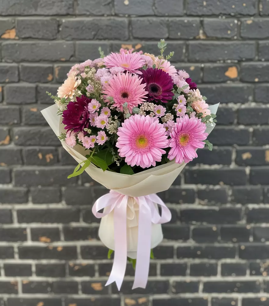 Букет цветов из: Герберы и Хризантемы в Стройкерамика