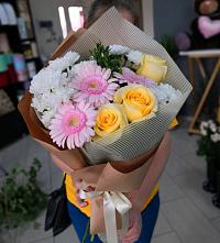 Букет цветов из:  Герберы, Розы и Хризантемы в Стройкерамика