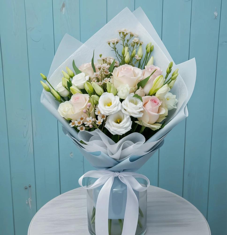 Букет цветов из: Розы и Лизиантусы в Стройкерамика