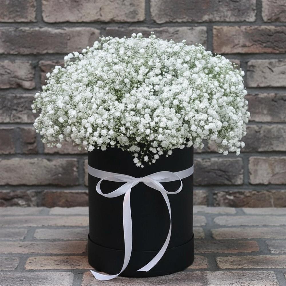 Цветочная композиция из Гипсофила в шляпной коробке в Стройкерамика