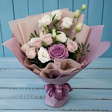 Букет цветов из:  Розы и Лизиантусы в Стройкерамика