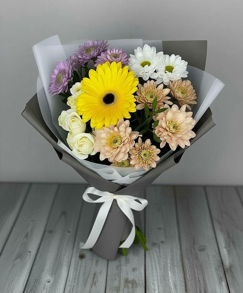 Букет цветов из: Розы, Герберы и Хризантемы в Стройкерамика