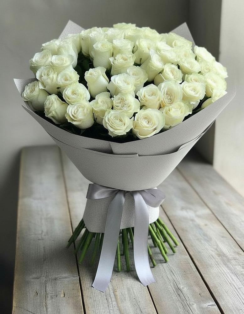 Букет 35 Белых роз в Стройкерамика