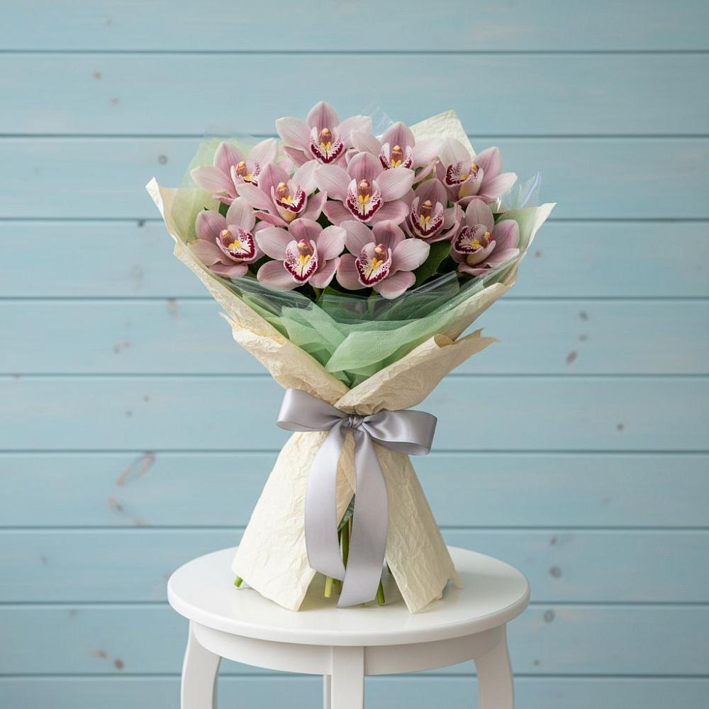 Букет цветов из: Орхидеи и Розы в Стройкерамика