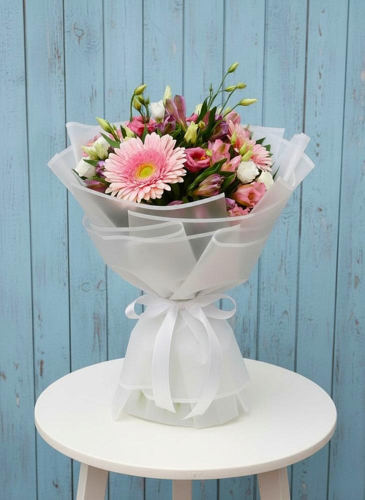 Букет цветов из: Герберы, Альстромерии и Лизиантусы в Стройкерамика