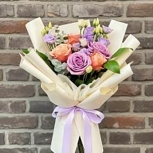 Букет цветов из:  Лизиантусы и Розы в Стройкерамика