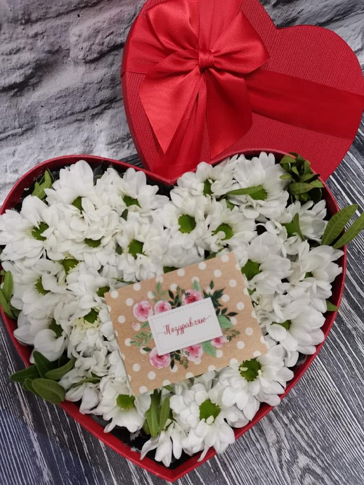 Цветочная композиция из Хризантемы в виде сердца в Стройкерамика