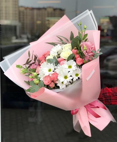 Букет цветов из: Розы, Лизиантусы и Хризантемы в Стройкерамика