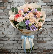 Букет цветов из:  Розы, Лизиантусы и Гвоздики в Стройкерамика