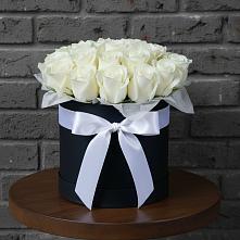 Цветочная композиция из Розы в шляпной коробке в Стройкерамика