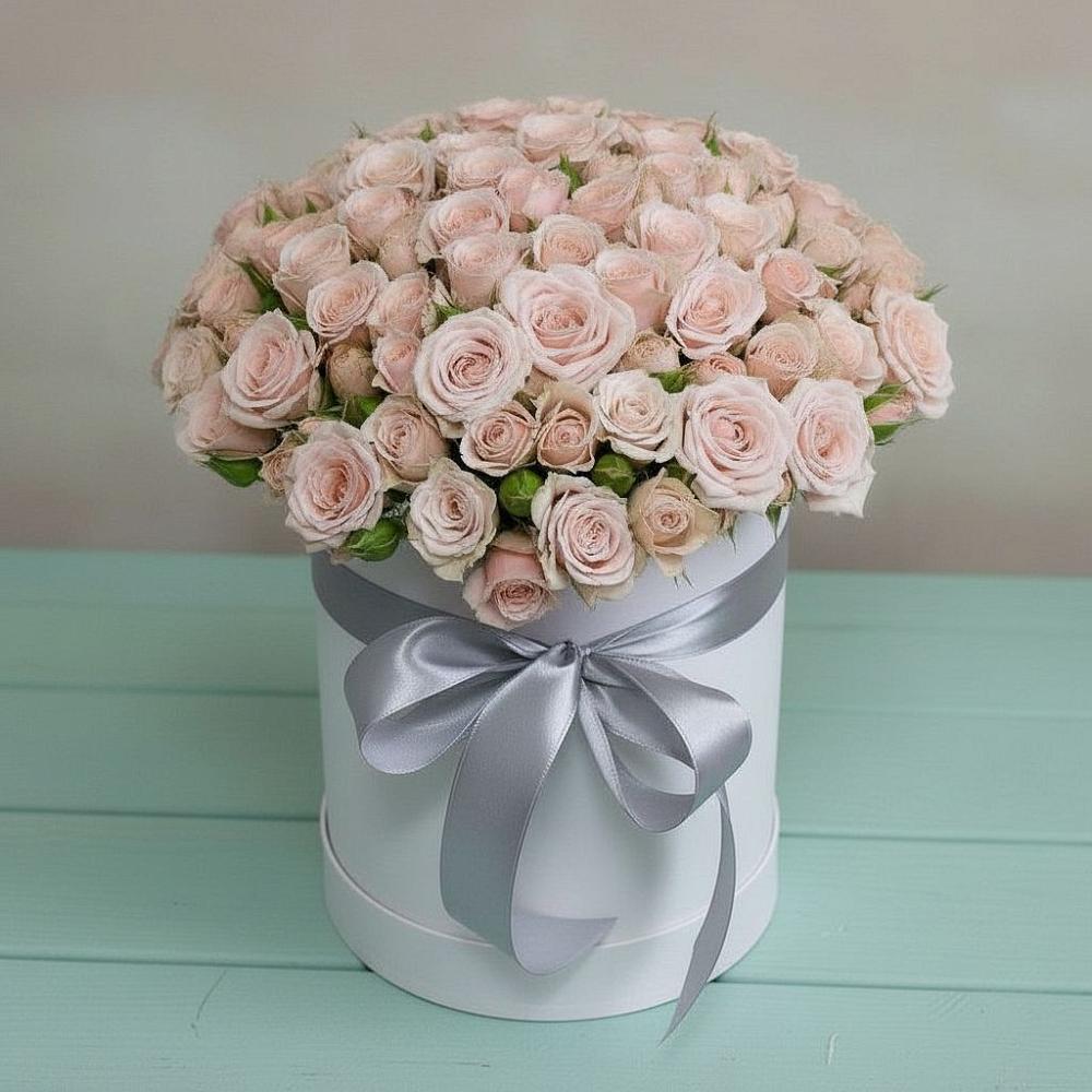 Цветочная композиция из Розы в шляпной коробке в Стройкерамика